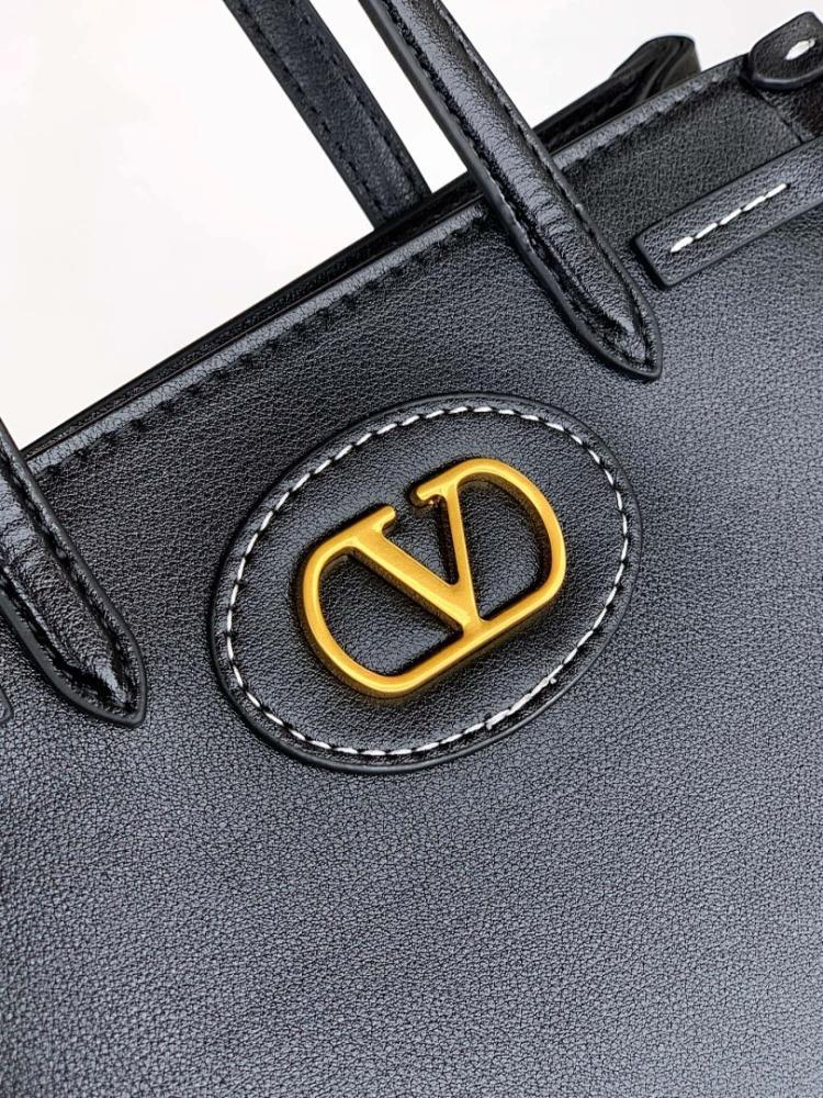 Luxury Gold Crossbody Bag – Special Edition