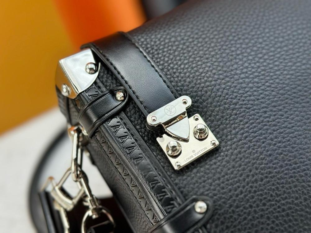 Stylish Refined Calfskin Shoulder Bag