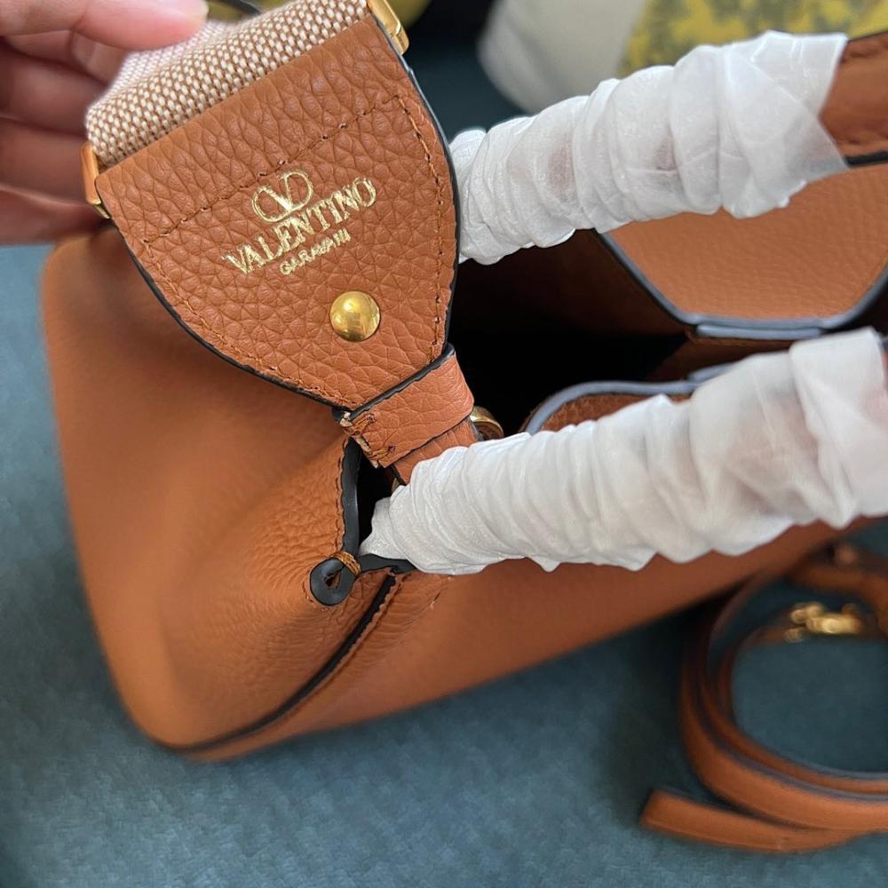 VLogo Signature Calfskin Shoulder Bag