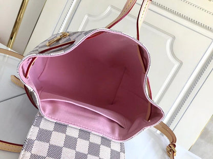 Elegant Refined Gold Shoulder Bag