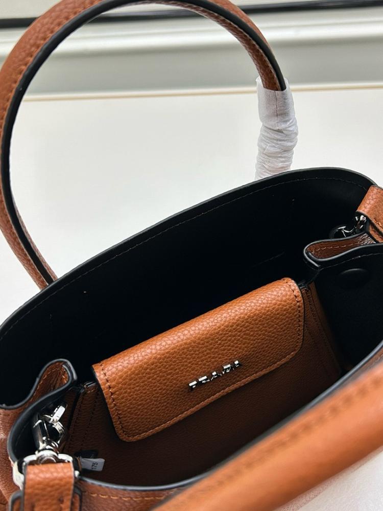 Luxury Refined White Quilted Leather Shoulder Bag