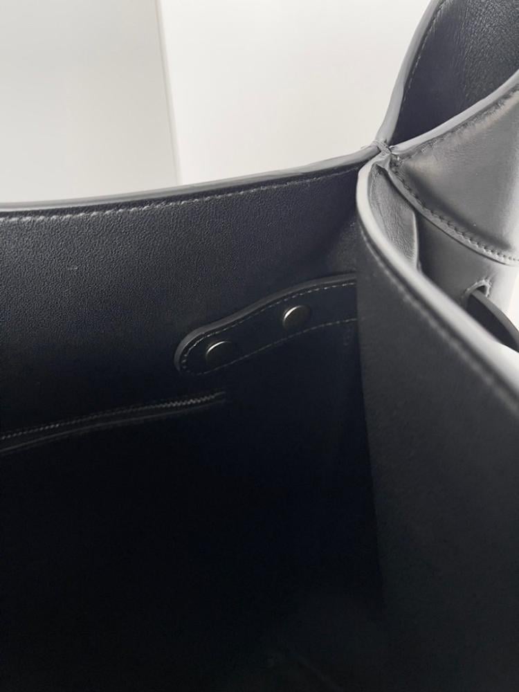 Modern Shoulder Bag – Limited Edition
