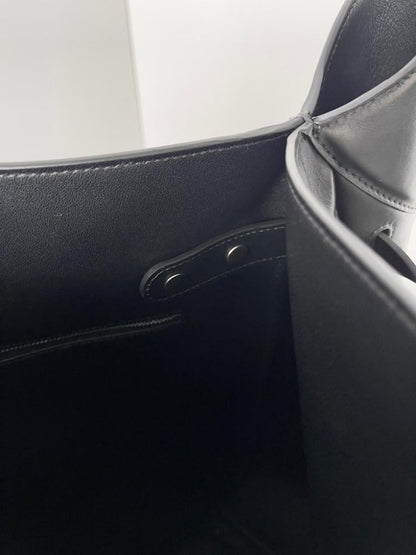 Modern Shoulder Bag – Limited Edition