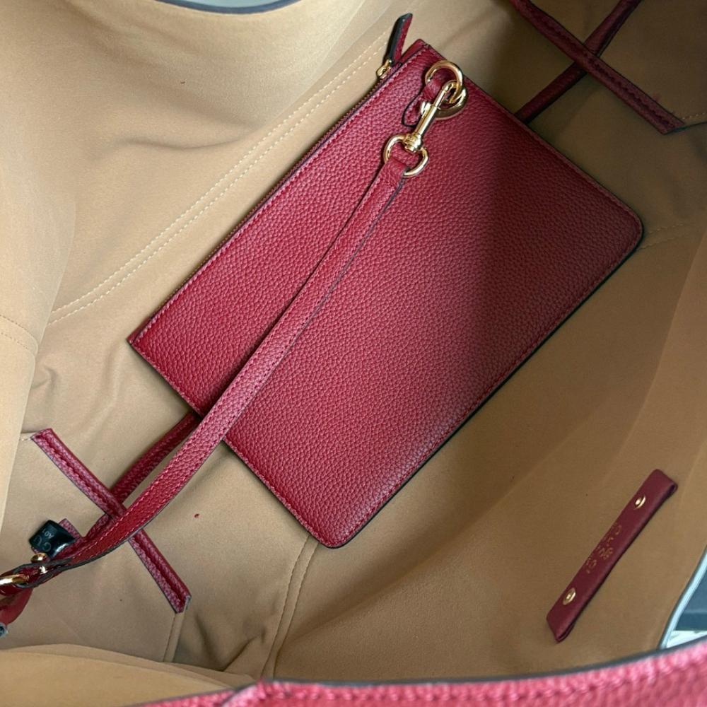 Classic Italian-Inspired Crossbody Bag