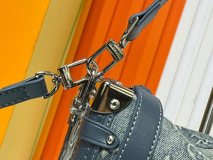 Classic Elegant Leather Shoulder Bag – Limited Edition