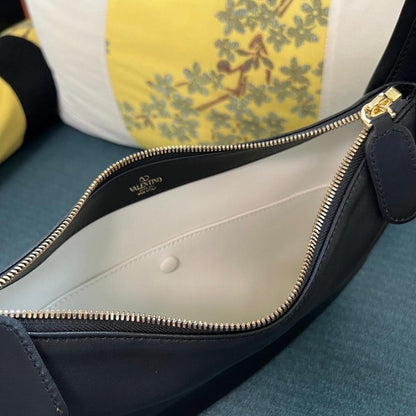 Elegant Shoulder Bag – Limited Edition