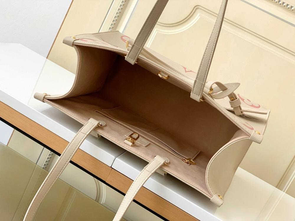 Elegant Refined Leather Shoulder Bag