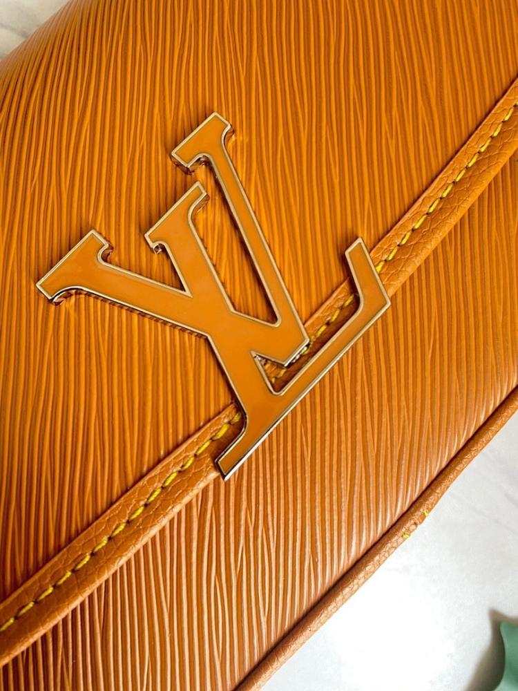 Classic Leather Shoulder Bag – Limited Edition