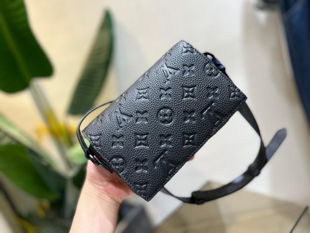 Classic Leather Shoulder Bag – Special Edition