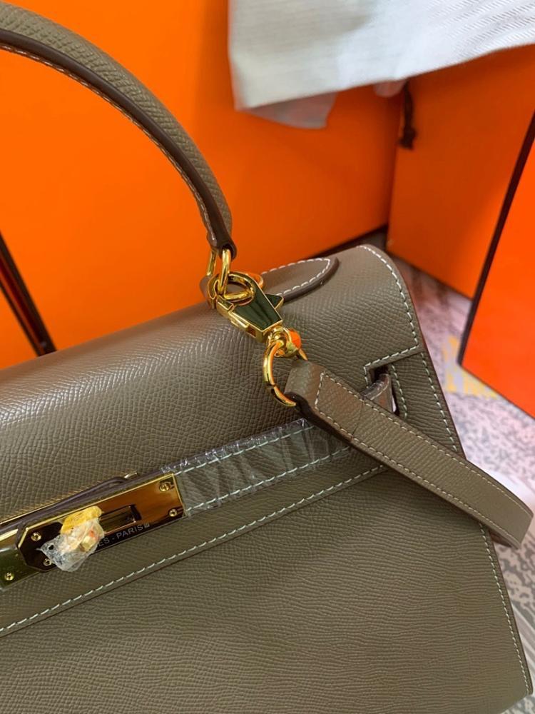 Classic Refined Leather Shoulder Bag
