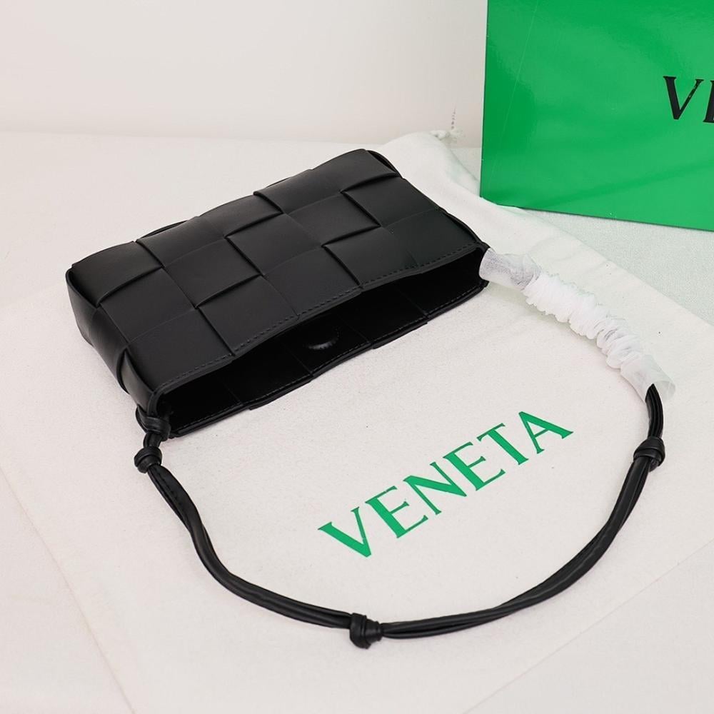 Modern Stylish Woven Shoulder Bag