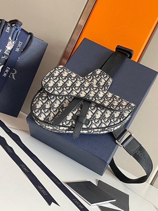Stylish Black Calfskin Crossbody Bag – Limited Edition