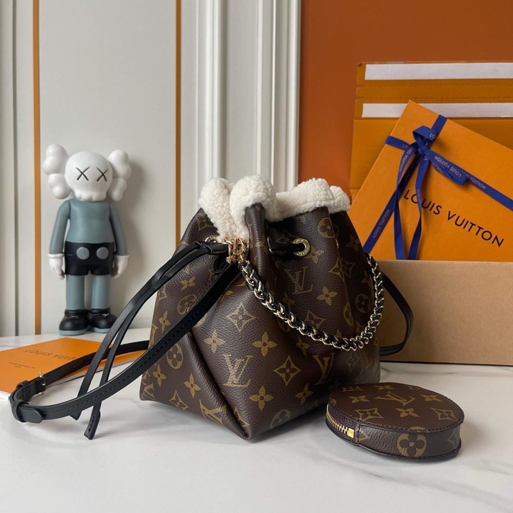 Modern Refined Lambskin Shoulder Bag