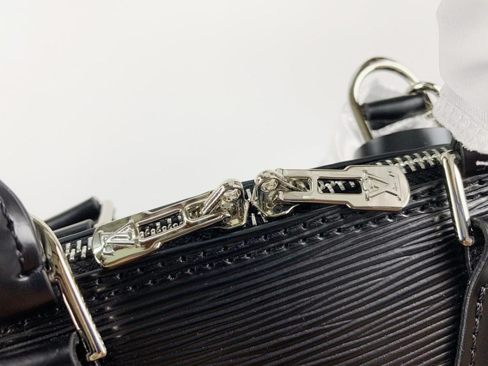 Classic Refined Leather Shoulder Bag