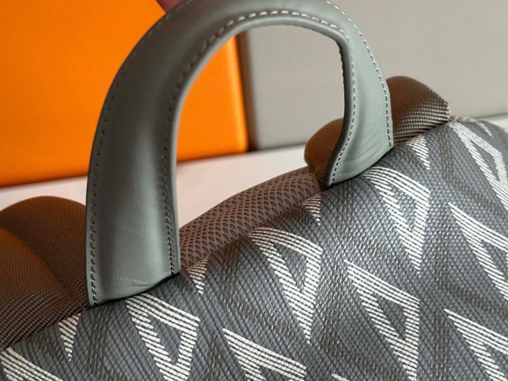 Elegant Refined Black Quilted Leather Shoulder Bag