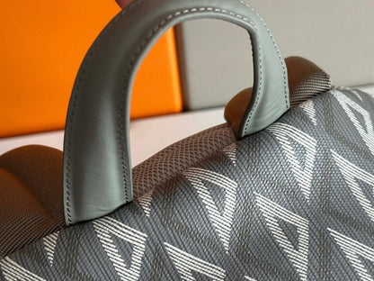 Elegant Refined Black Quilted Leather Shoulder Bag