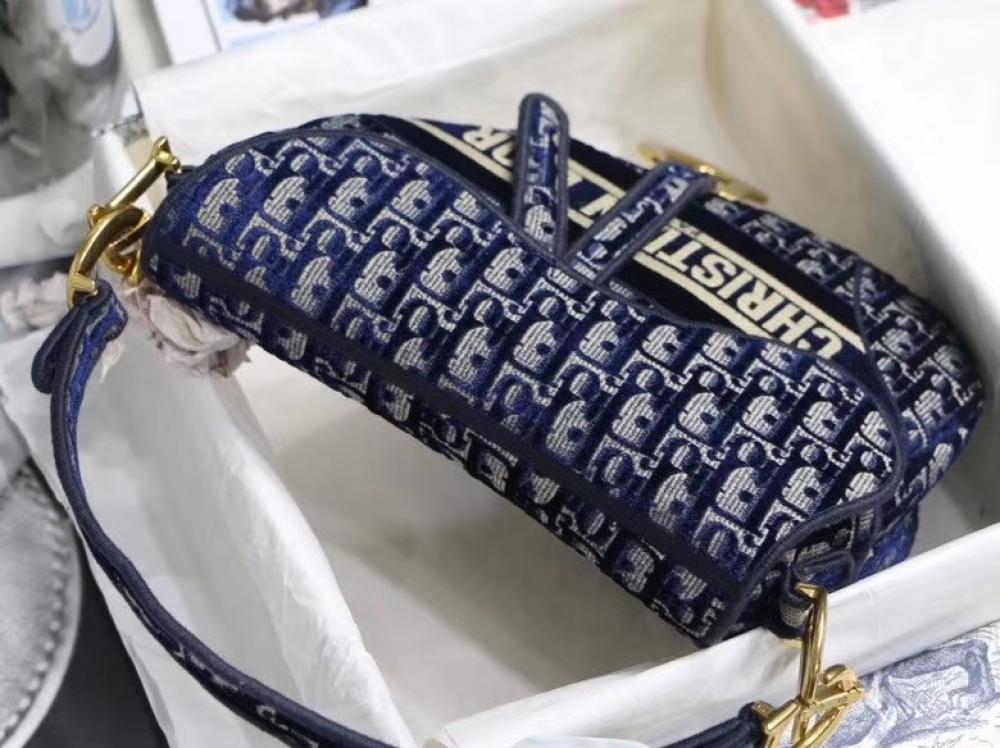 Classic Shoulder Bag