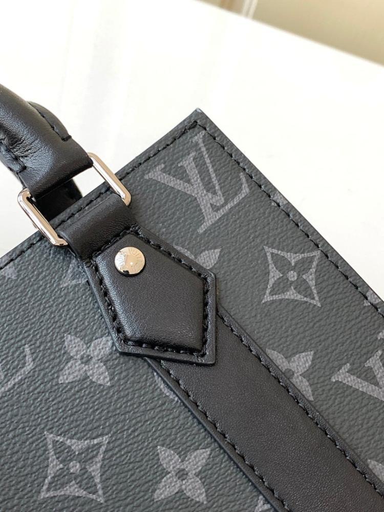 Classic Modern Leather Shoulder Bag