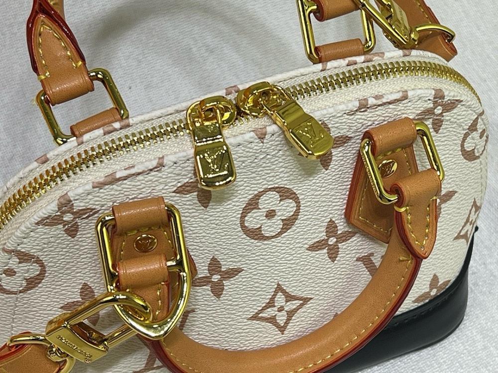 Diane Leather Shoulder Bag
