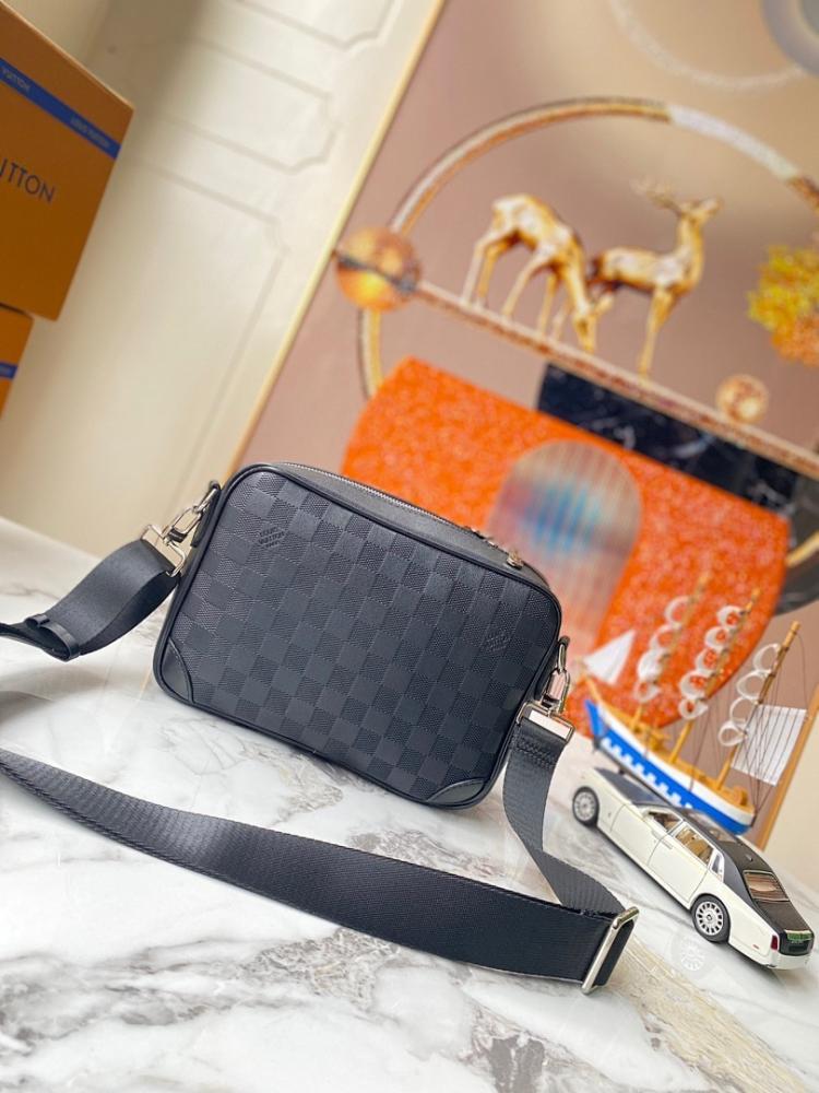 Modern Italian-Inspired Leather Crossbody Bag