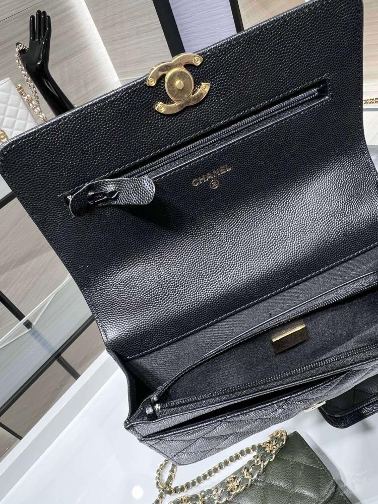 Classic Shoulder Bag