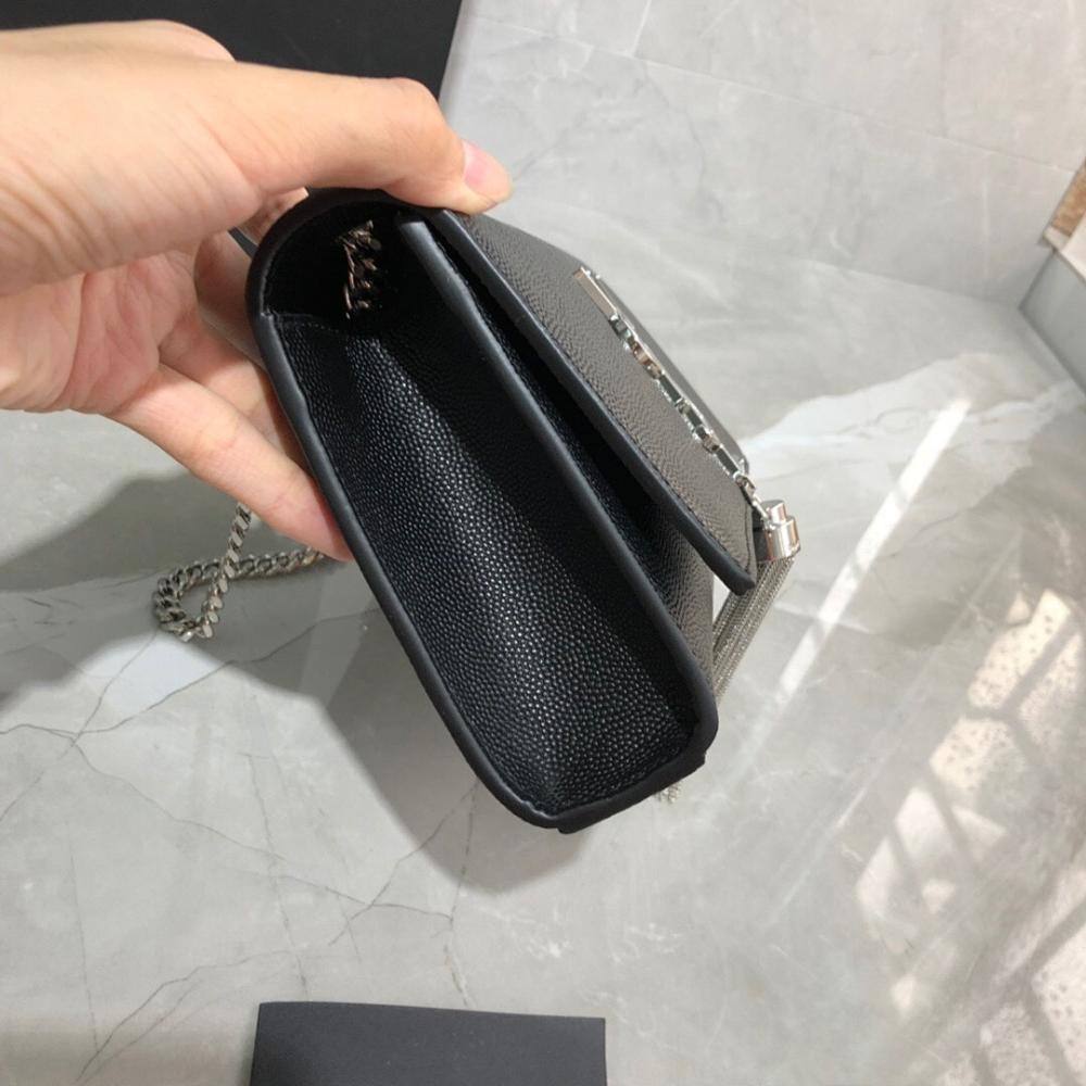 Modern Italian-Inspired Shoulder Bag