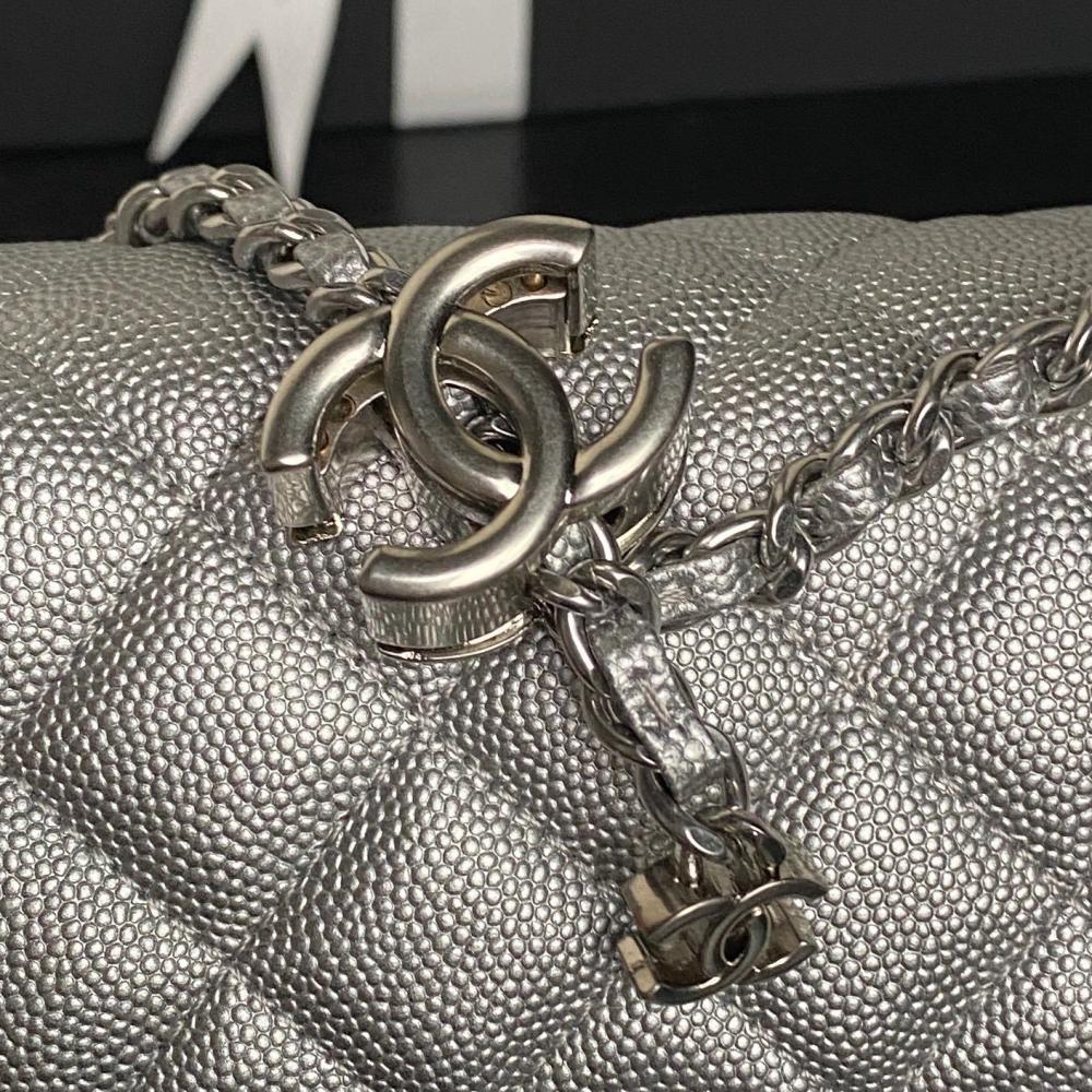 Classic Shoulder Bag