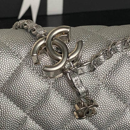 Classic Shoulder Bag