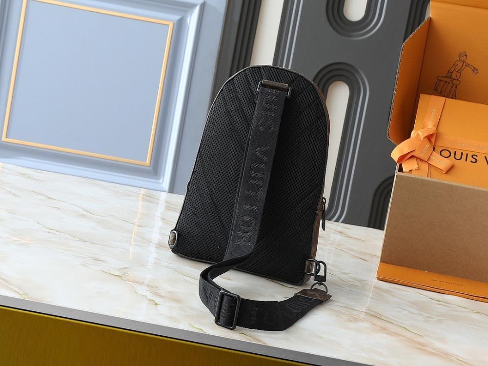 Italian-Inspired Elegant Shoulder Bag