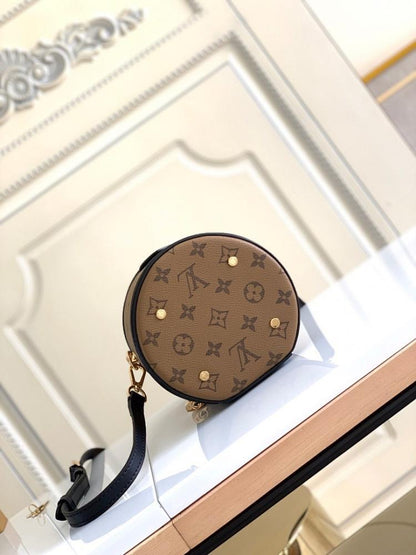 Alma Leather Shoulder Bag