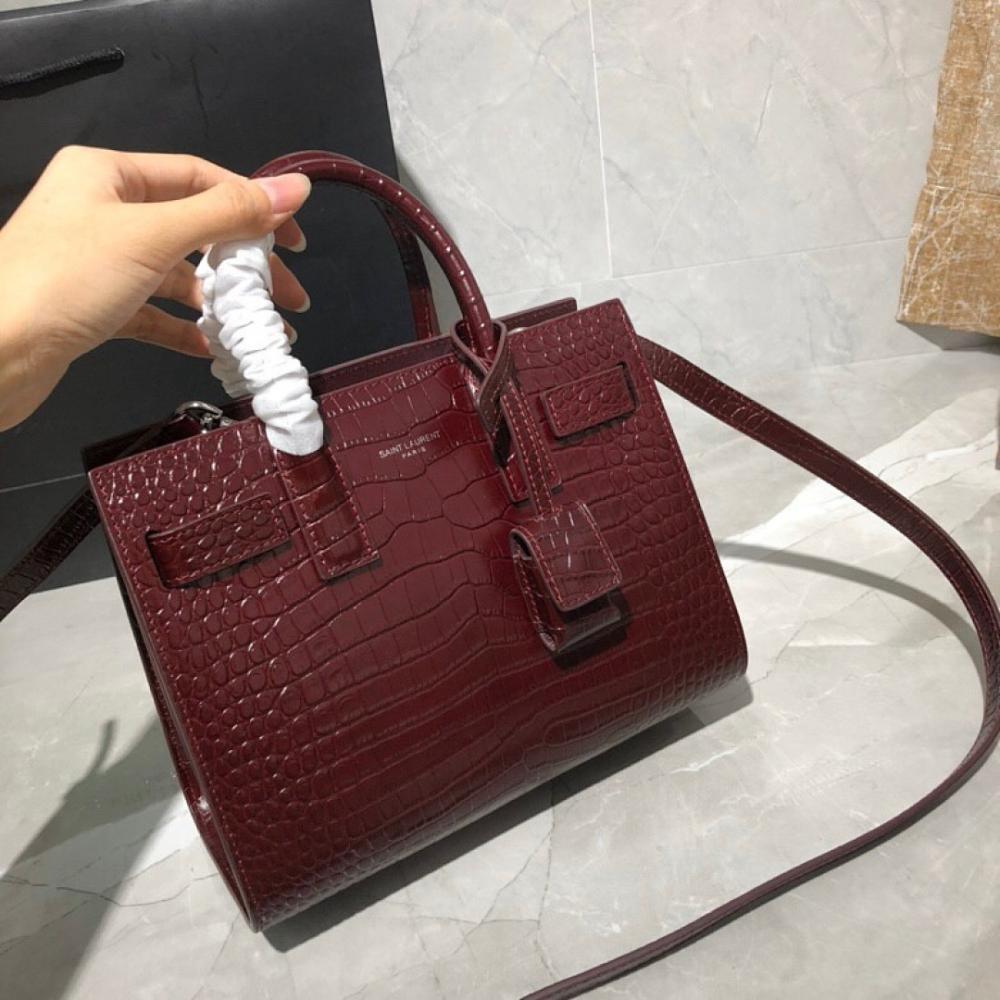 Classic Italian-Inspired Pink Leather Shoulder Bag