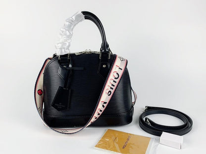 Classic Refined Leather Shoulder Bag