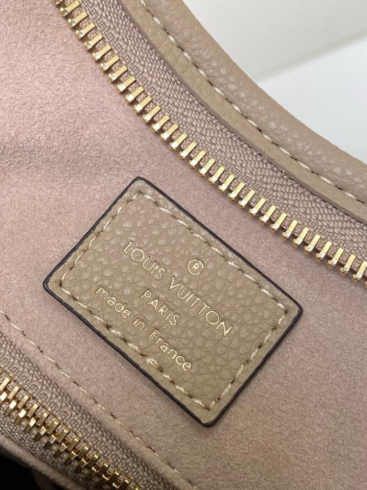 Modern Refined Leather Crossbody Bag