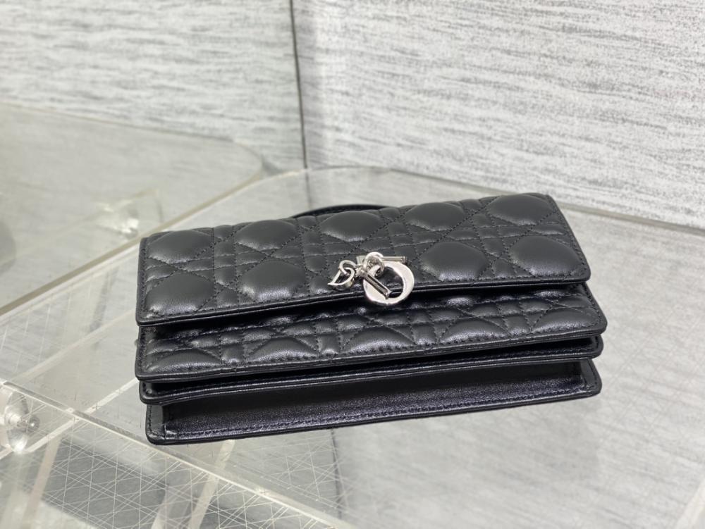 Elegant Leather Top Handle Bag