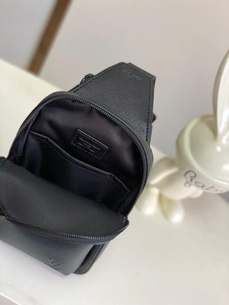 Modern Elegant Leather Shoulder Bag – Limited Edition