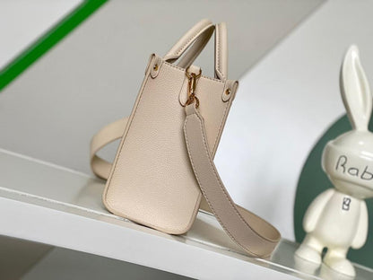 Elegant Leather Shoulder Bag – Limited Edition
