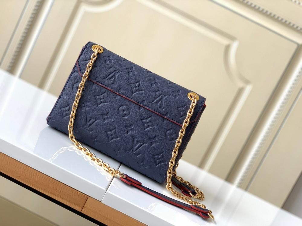 Elegant Refined Leather Shoulder Bag