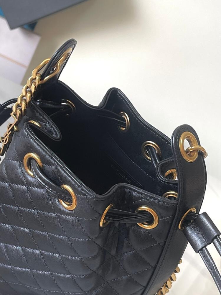 Modern Refined Leather Bucket Bag