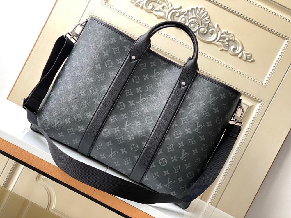 Stylish Refined Black Leather Shoulder Bag