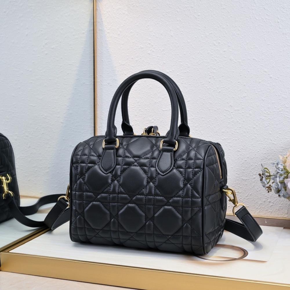 Modern Refined Leather Shoulder Bag