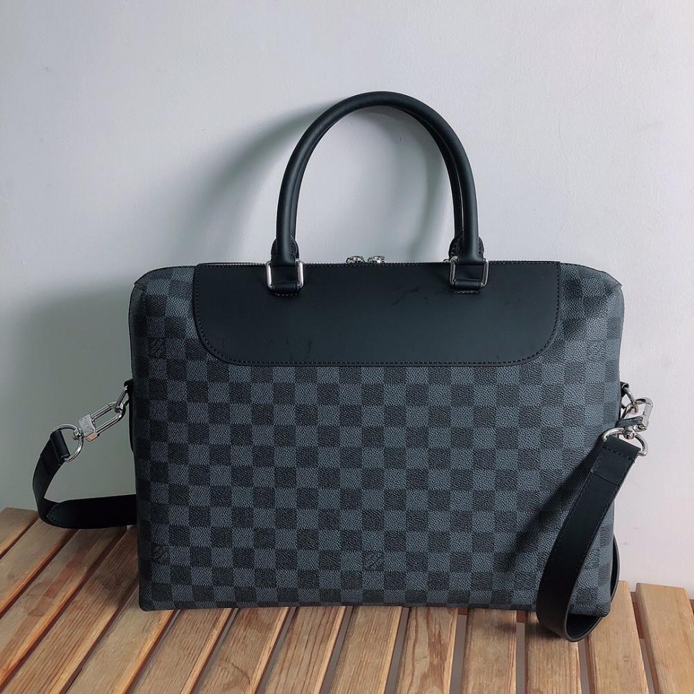 Modern Refined Silver Leather Travel Bag