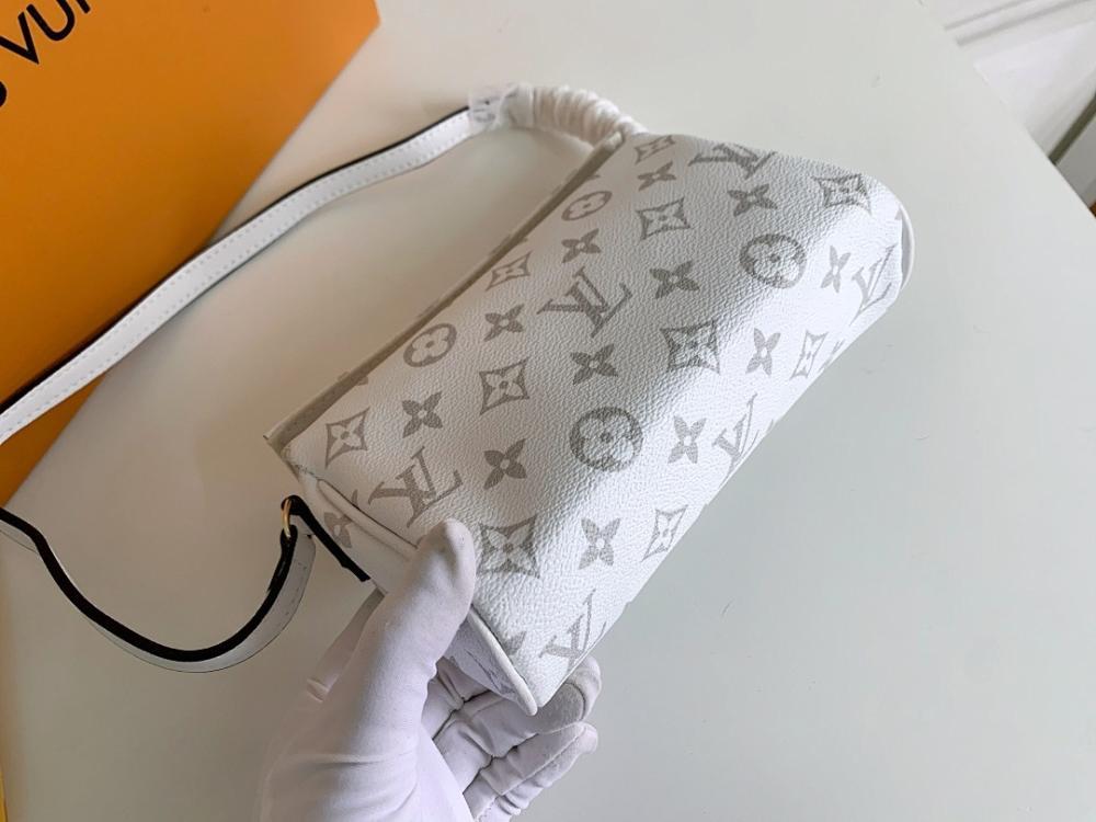 Stylish Calfskin Shoulder Bag – Special Edition