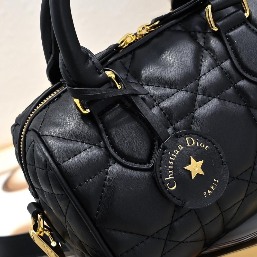 Classic Modern Leather Shoulder Bag
