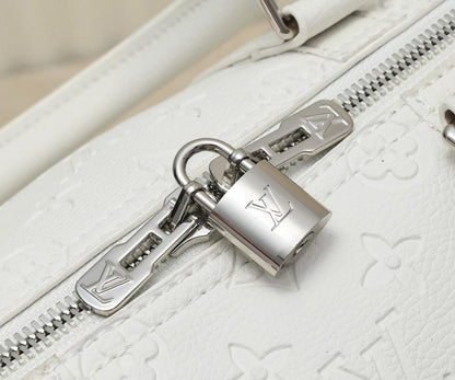 Stylish White Leather Travel Bag – Limited Edition