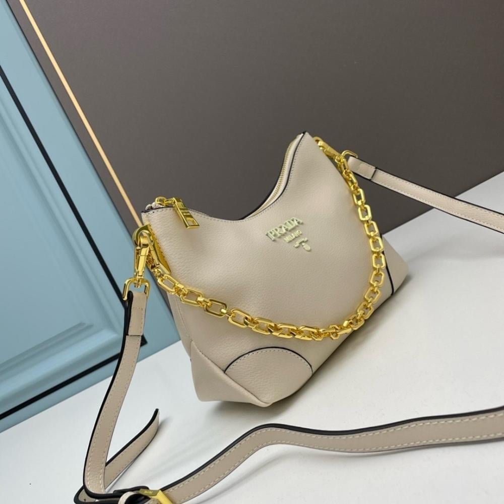 Elegant Refined Shoulder Bag