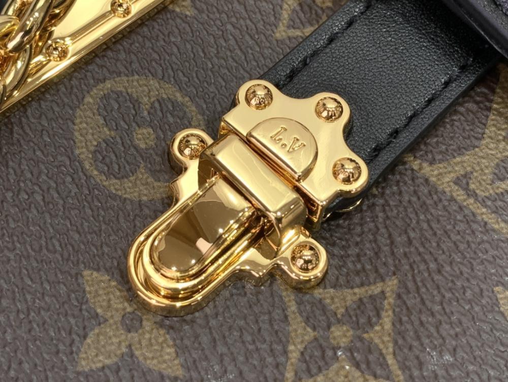 Elegant Shoulder Bag