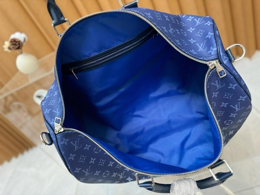 Modern Black Shoulder Bag – Limited Edition