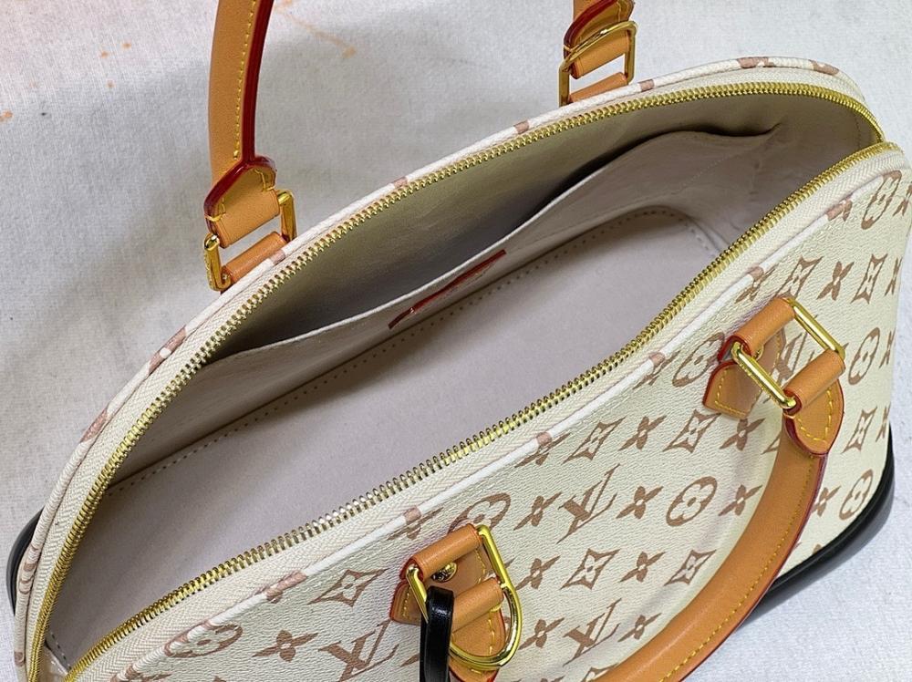 Elegant Leather Top Handle Bag – Limited Edition