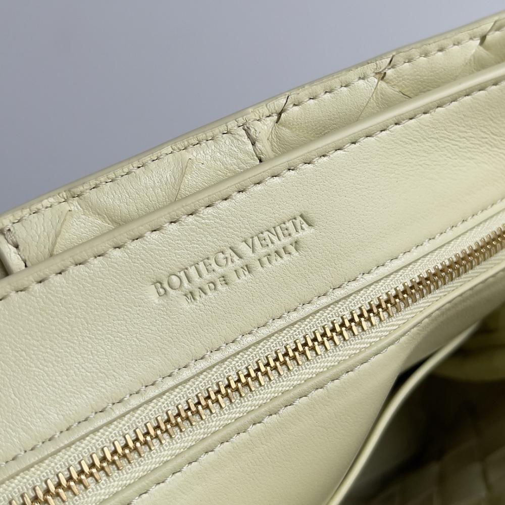 Classic Leather Shoulder Bag