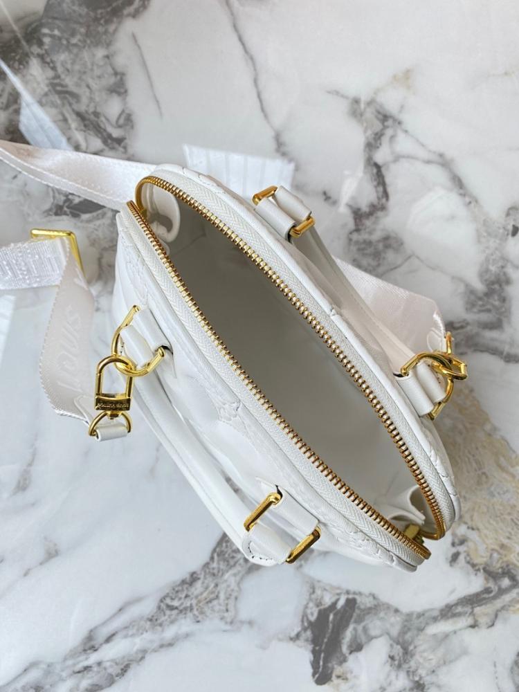 Italian-Inspired Stylish Quilted Leather Crossbody Bag
